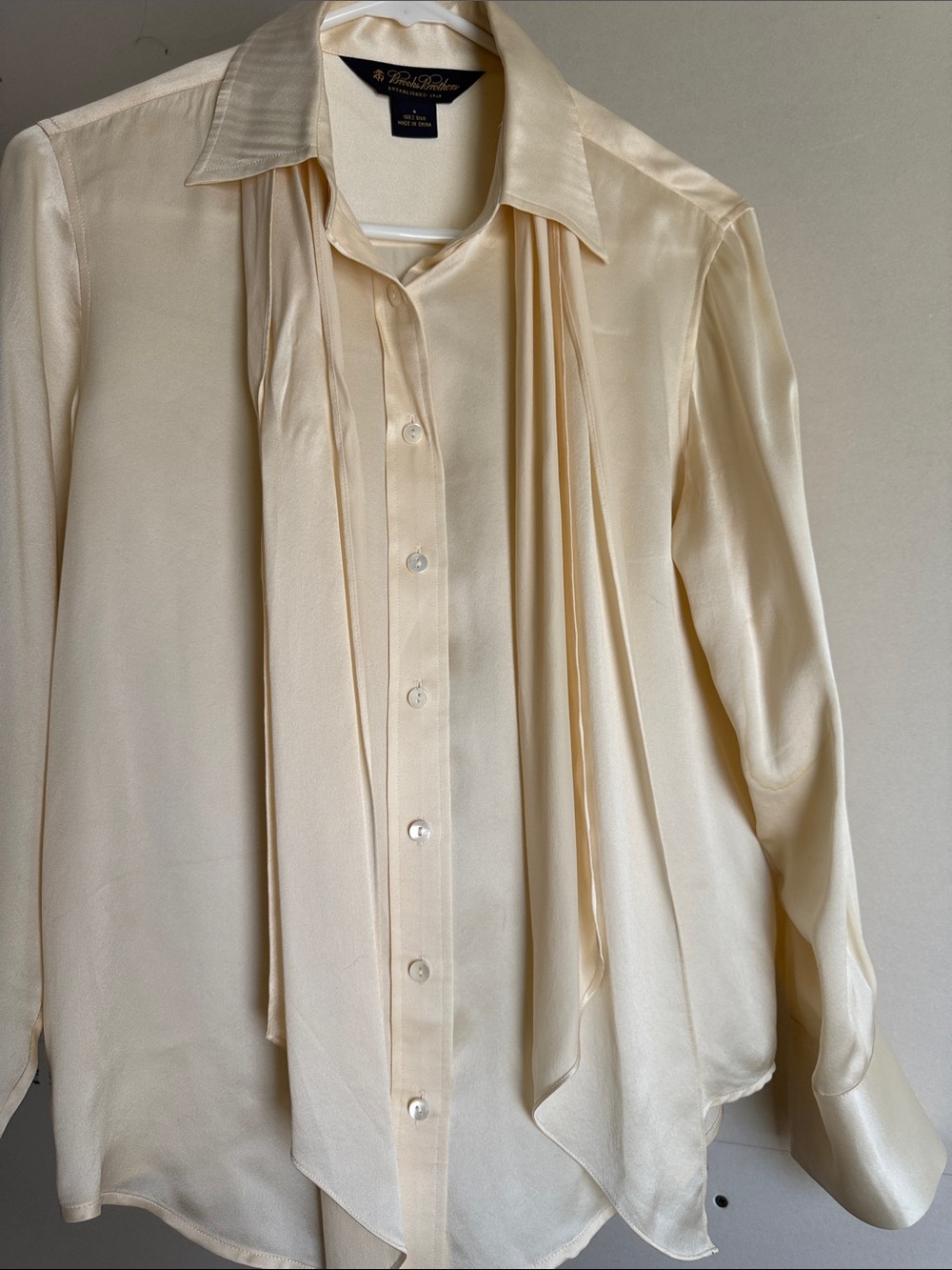 Brooks Brothers 100% silk Women’s Blouse with Scarf - cream